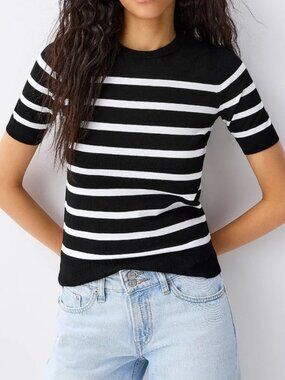 NWT Fine-knit short-sleeve sweater